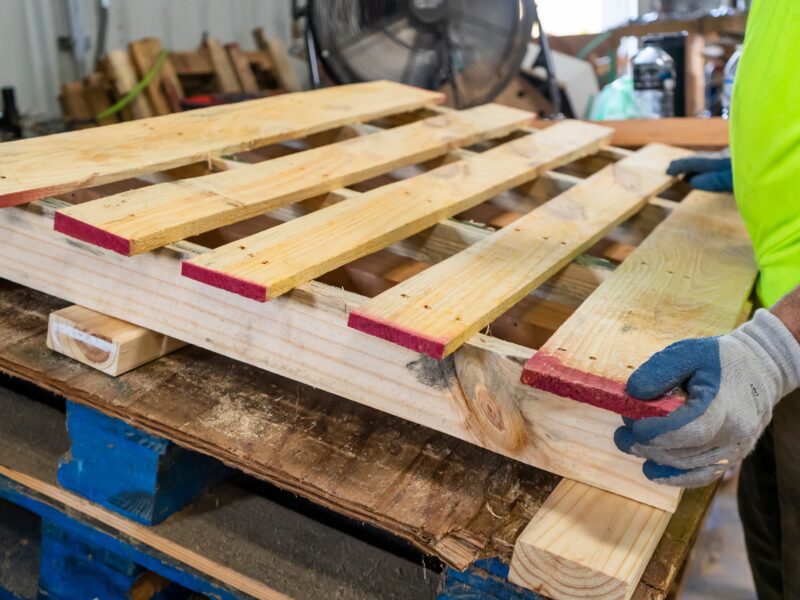 How Does Pallet Design Impact Warehouse Efficiency?